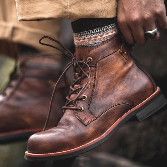 Bota Masculina em Couro Artesanal- ClassicMen / O Estilo do Homem Clássio Unidos em uma única  Bota!!!